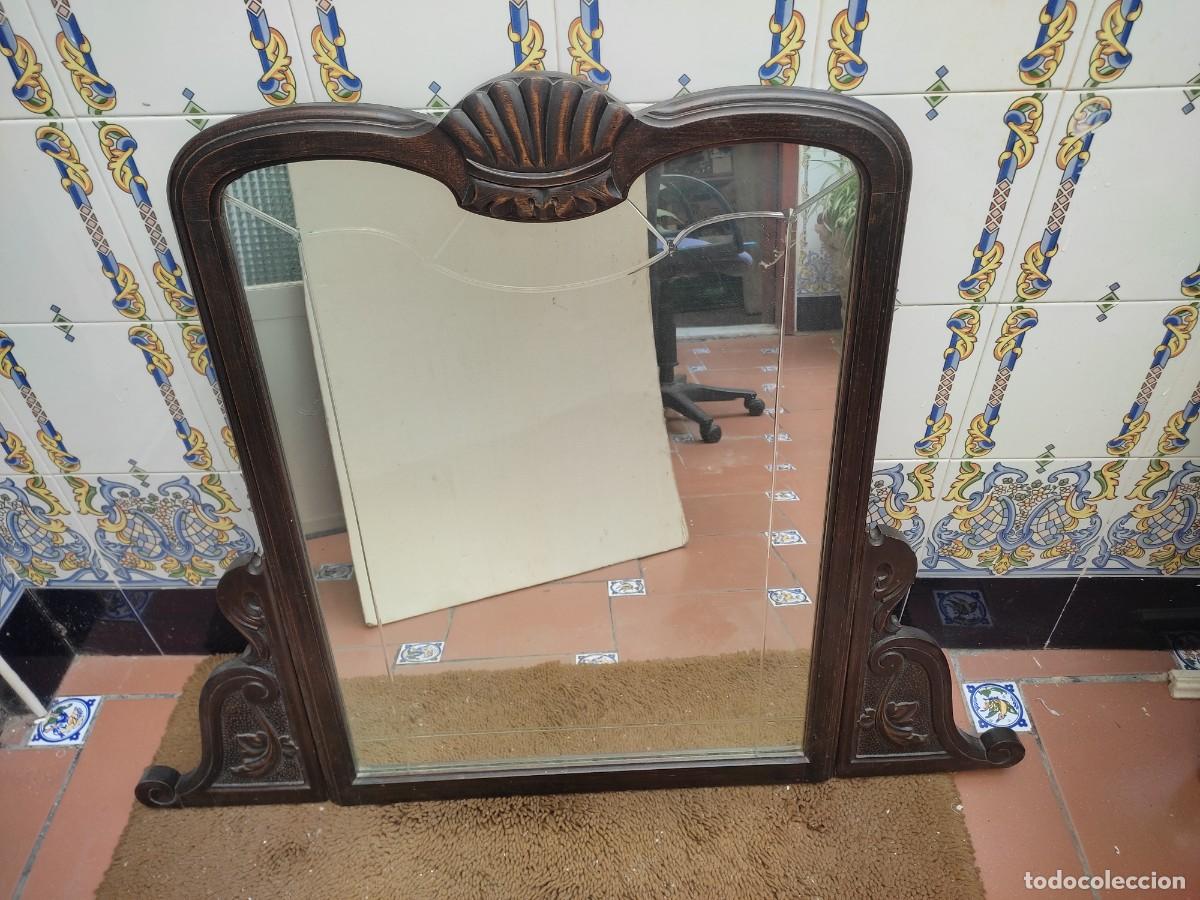 Antig&uuml;edades: antiguo espejo de madera con cristal biselado de aparador comoda o tocador