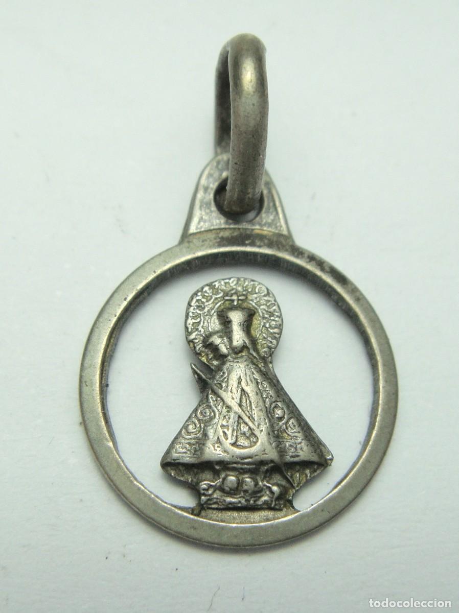 Antig&uuml;edades: Medalla religiosa en Plata &middot; Virgen del Pilar &middot; Dise&ntilde;o calado.