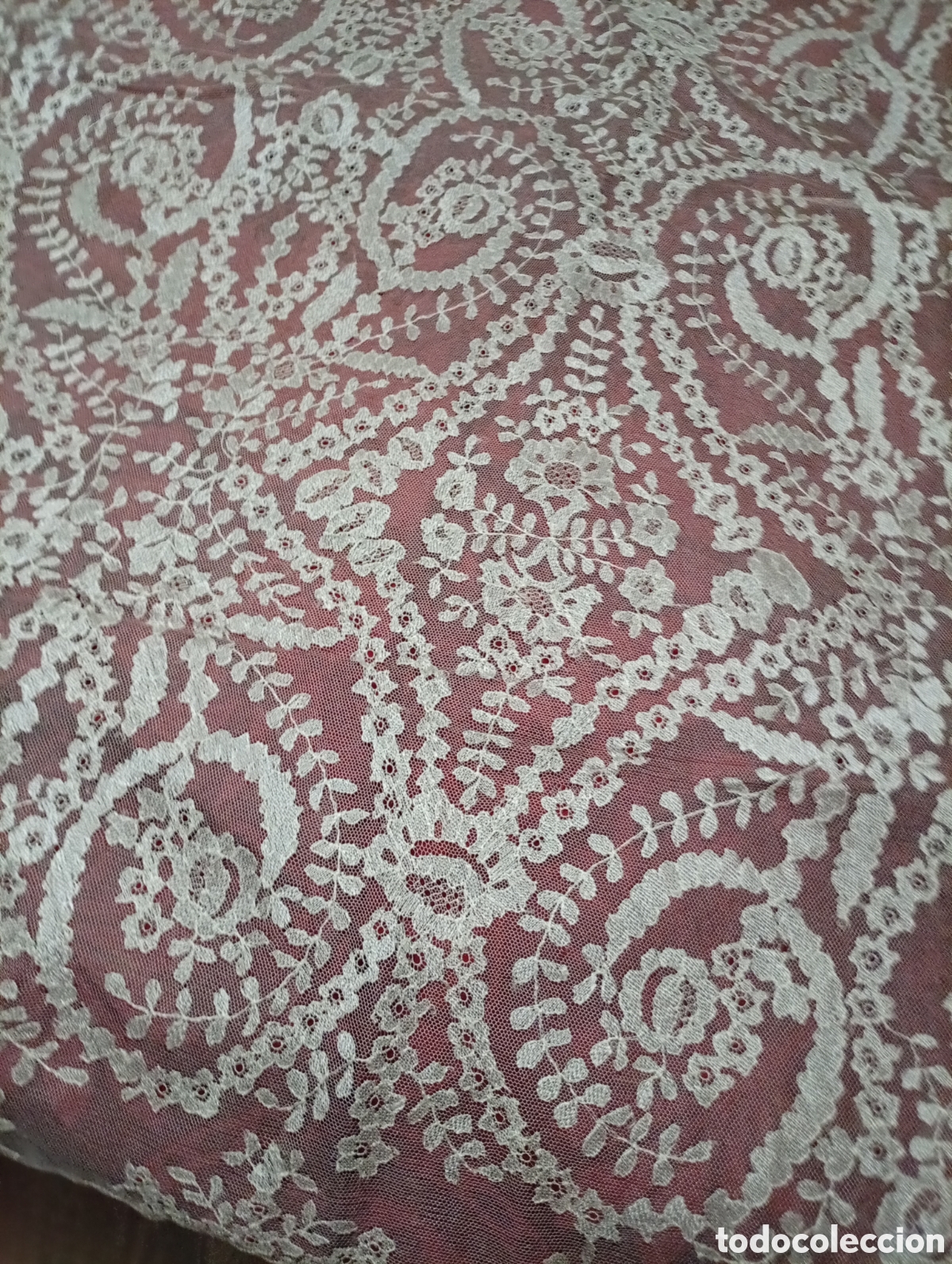 Antig&uuml;edades: Mantilla encaje granada de seda - Foto 2