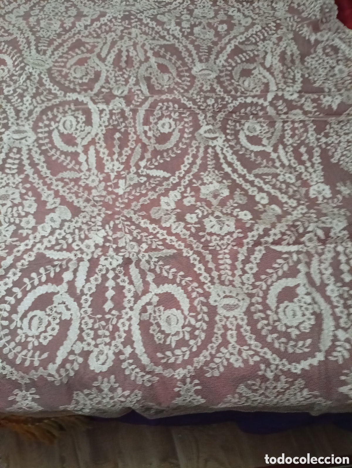 Antig&uuml;edades: Mantilla encaje granada de seda - Foto 1