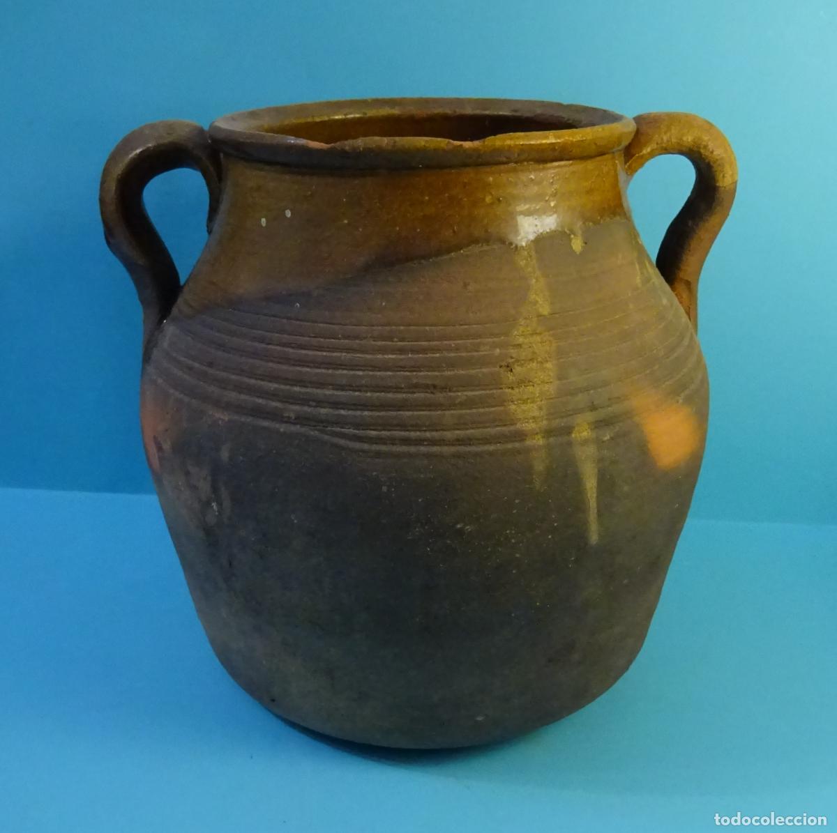 Antig&uuml;edades: OLLA / PUCHERO DE BARRO COCIDO BARNIZADO EN SU INTERIOR. DOS ASAS. ALTURA 19 CM DI&Aacute;METRO BOCA 11 CM