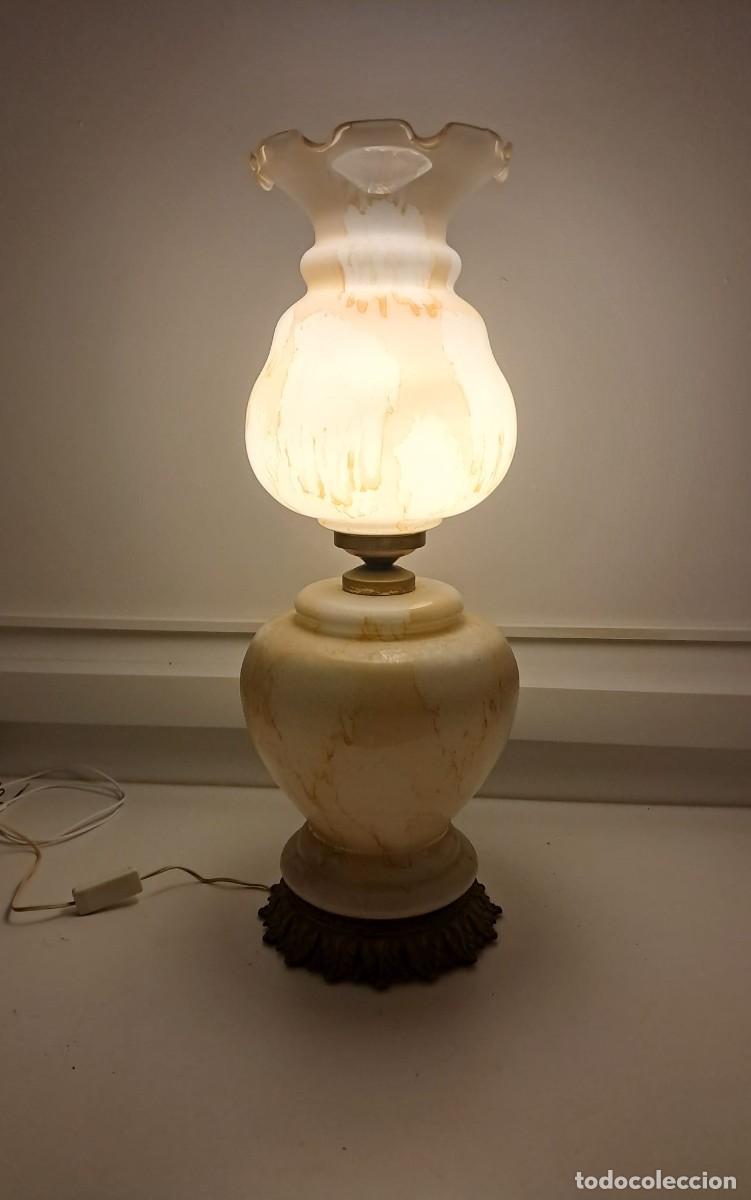 Antig&uuml;edades: Antigua L&aacute;mpara de Sobremesa Vintage - Cuerpo Cristal Efecto Piedra y Base de Lat&oacute;n - S&Oacute;LO JEREZ