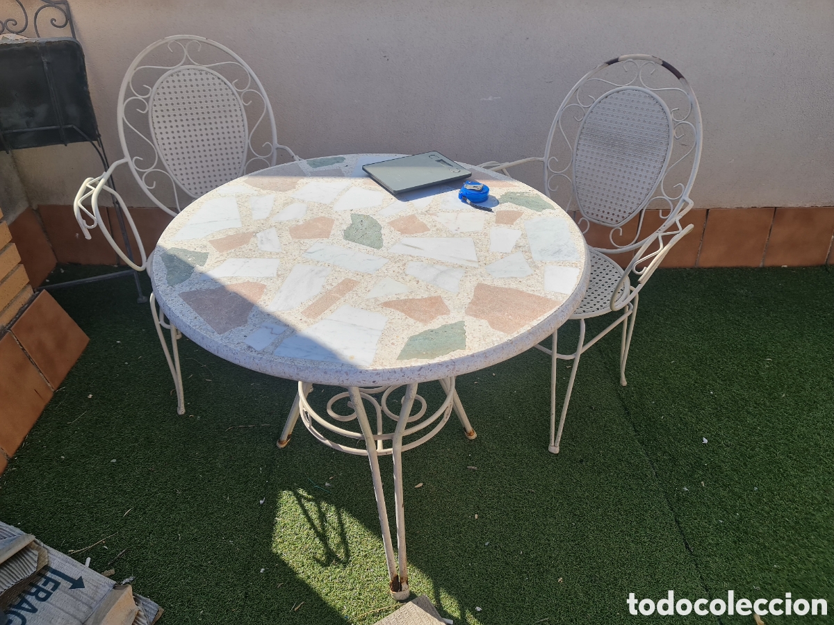 Antig&uuml;edades: Hierro Forjado Aut&eacute;ntico y Mosaico de Piedra