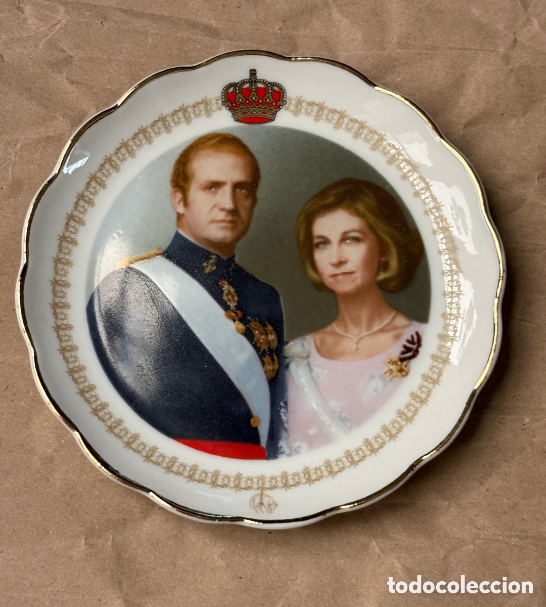 Antig&uuml;edades: (L776) Platito miniatura de porcelana - Reyes de Espa&ntilde;a Juan Carlos y Sof&iacute;a (12 cm)