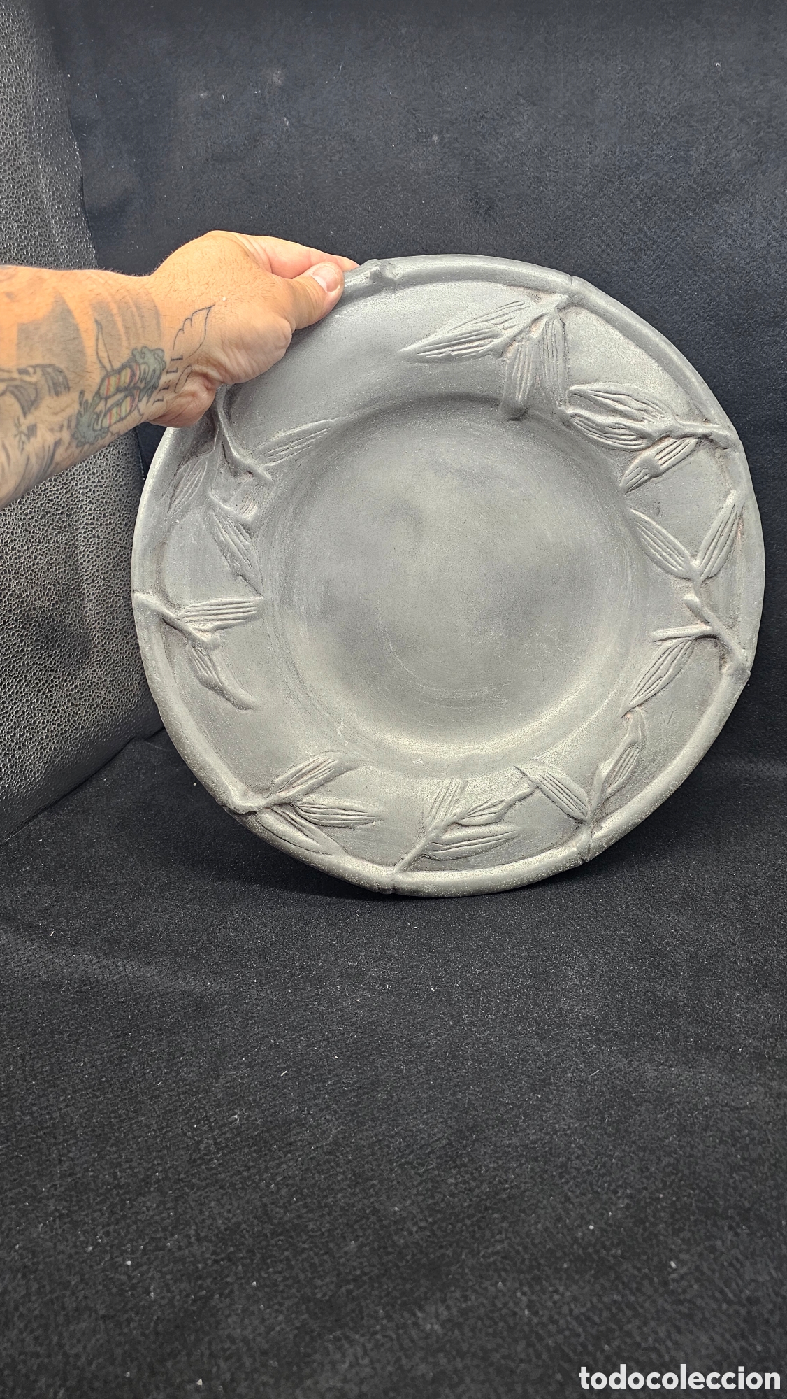 Antig&uuml;edades: Bandeja / centro de mesa grande de aluminio fundido