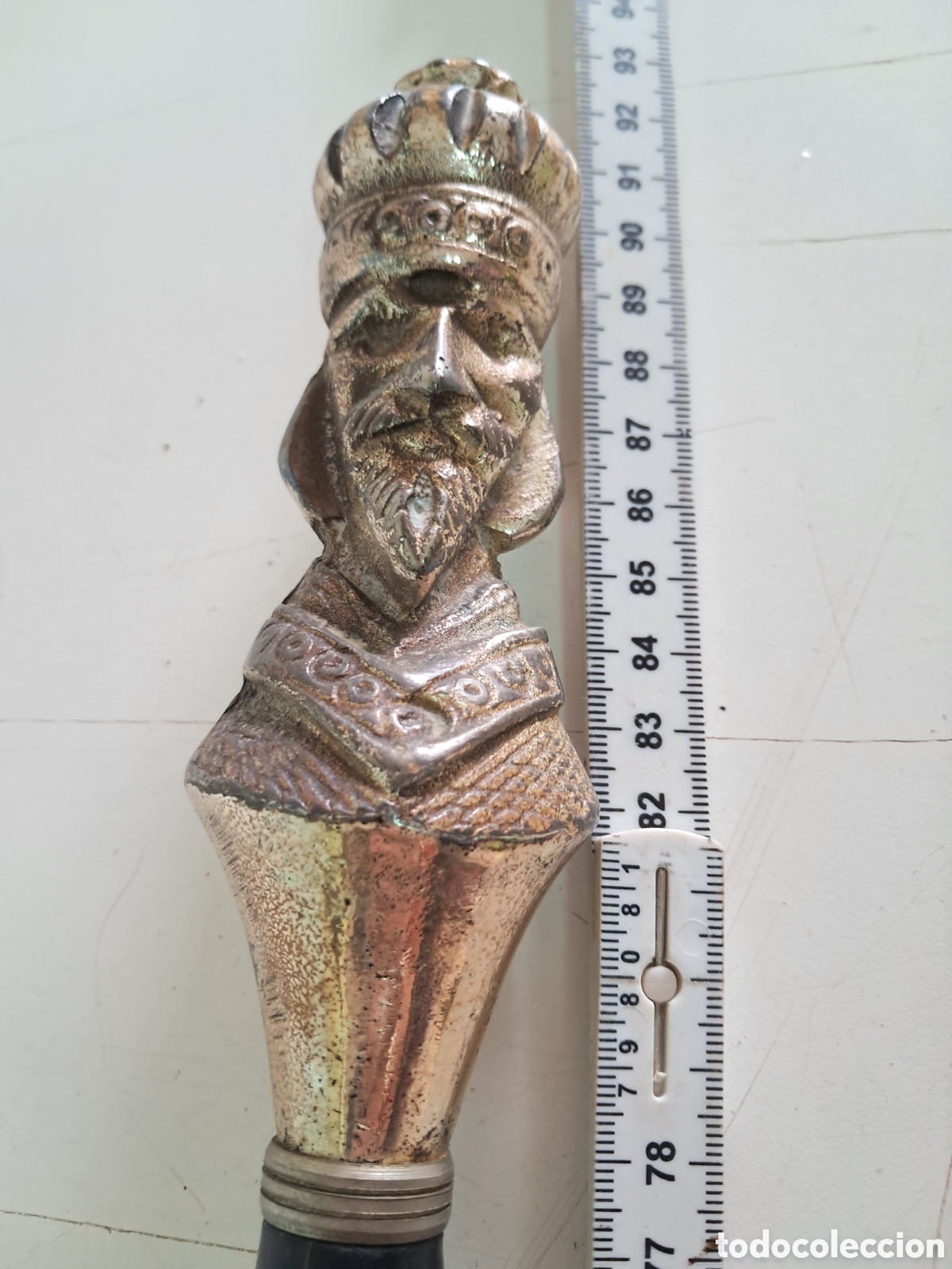 Antig&uuml;edades: Bast&oacute;n antiguo con mango de figura de un Rey - Foto 1