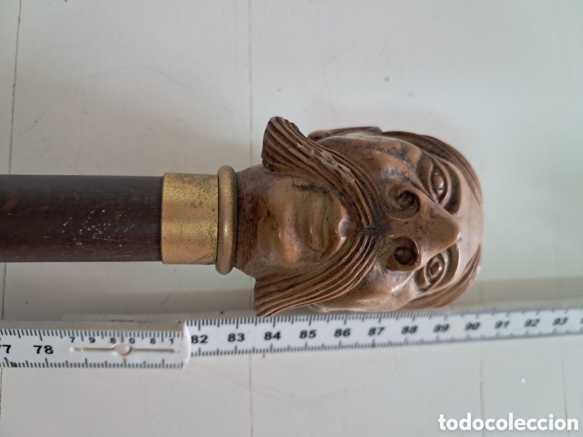 Antiquit&eacute;s: Bast&oacute;n antiguo con el mango de una figura de resina el baston es de madera noble