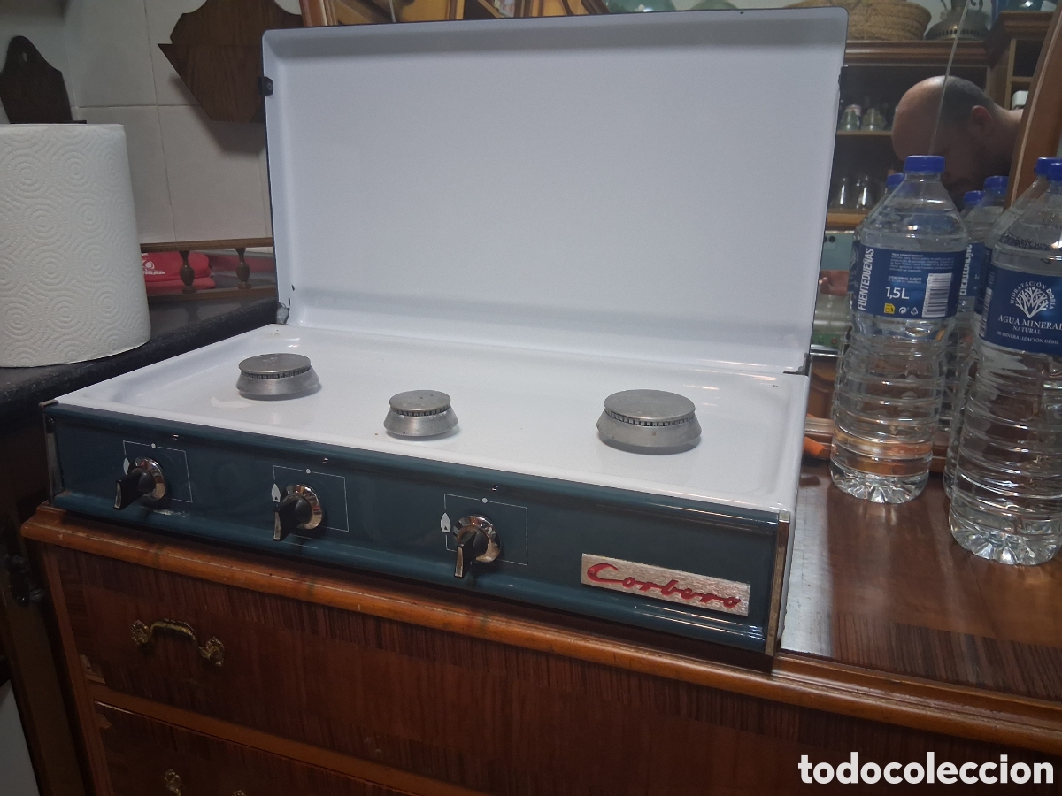 Antig&uuml;edades: Cocina port&aacute;til de gas hornillo Corbero con 3 quemadores