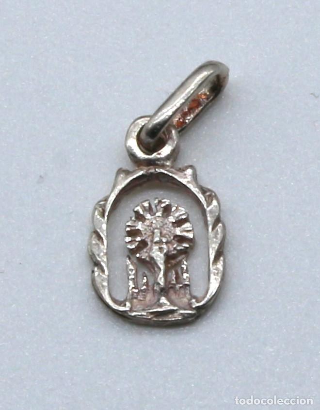 Antig&uuml;edades: Medalla de plata de la Virgen del Pilar con contraste