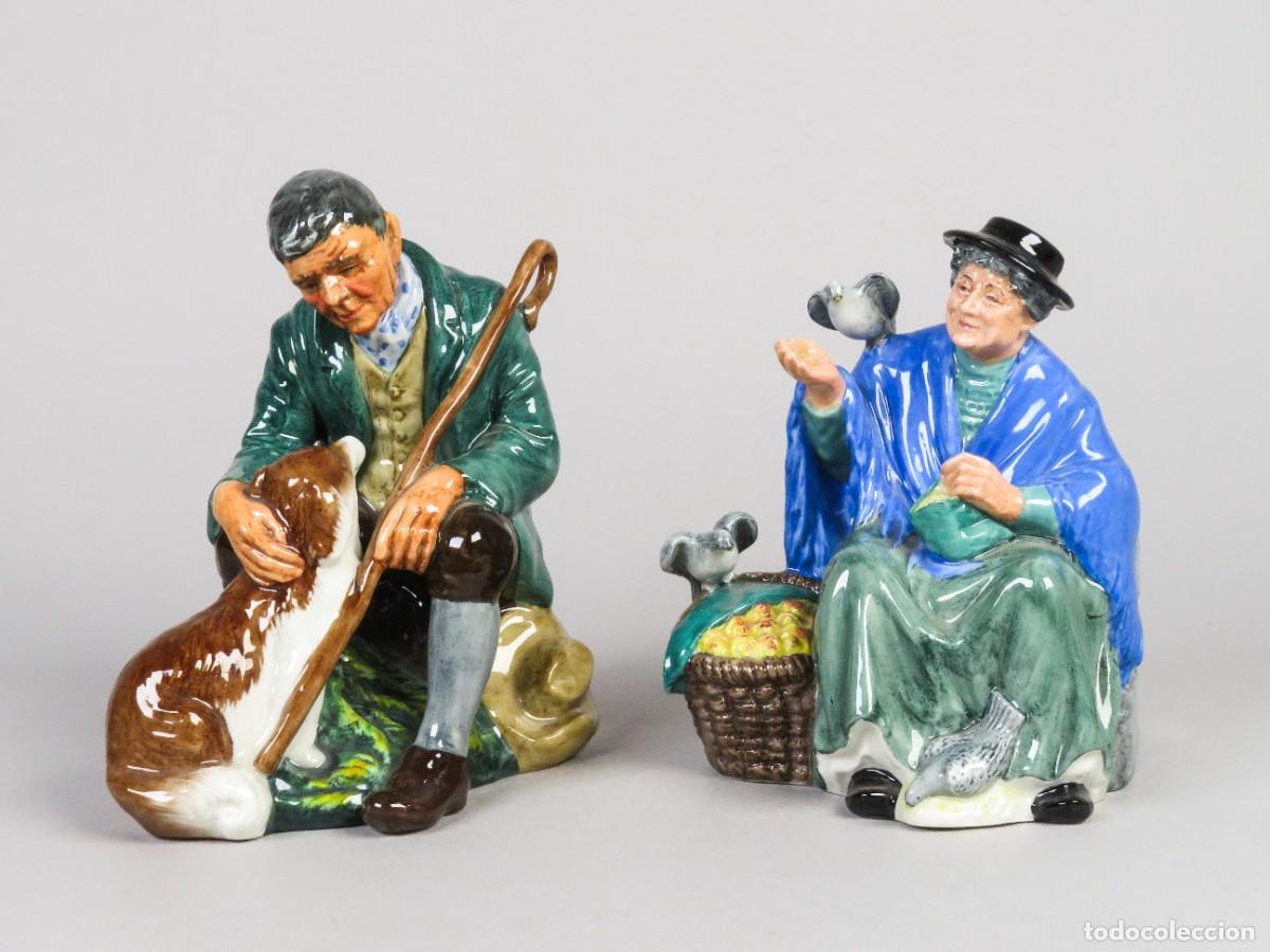 Antig&uuml;edades: Pareja de figuras de porcelana Royal Doulton modelos The Master y Tuppence A Bag siglo XX