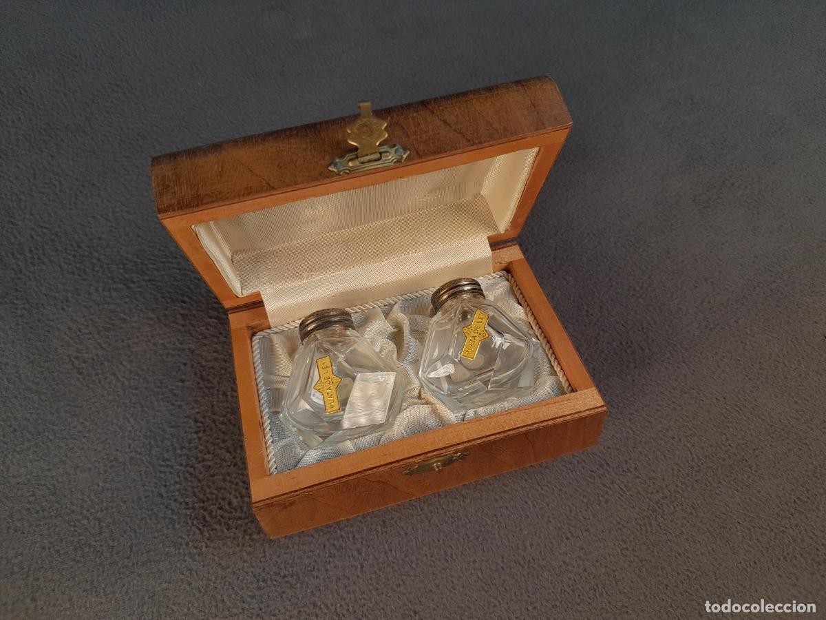 Antig&uuml;edades: JUEGO DE SALERO Y PIMENTERO DE SOBREMESA CON TAPONES EN PLATA DE LEY. 1930 CA.