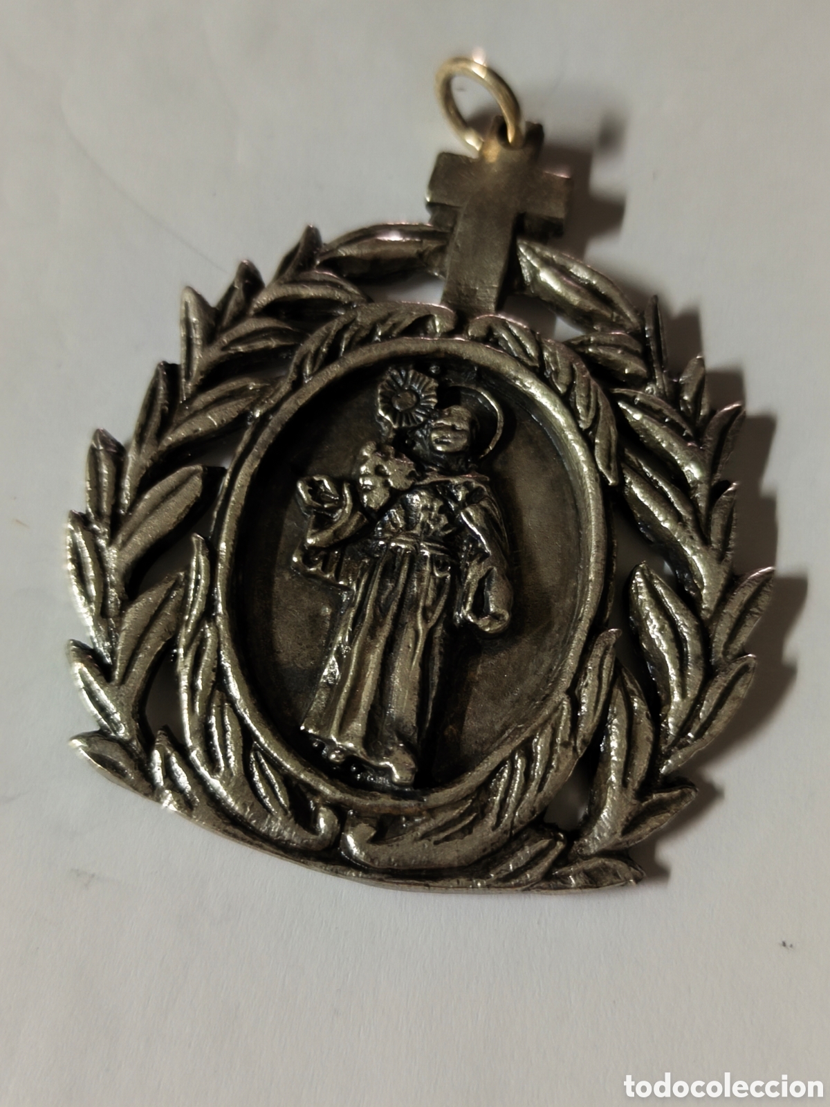 Antig&uuml;edades: MEDALLON CRUZ LAUREL RELIGIOSA METAL PLATEADO