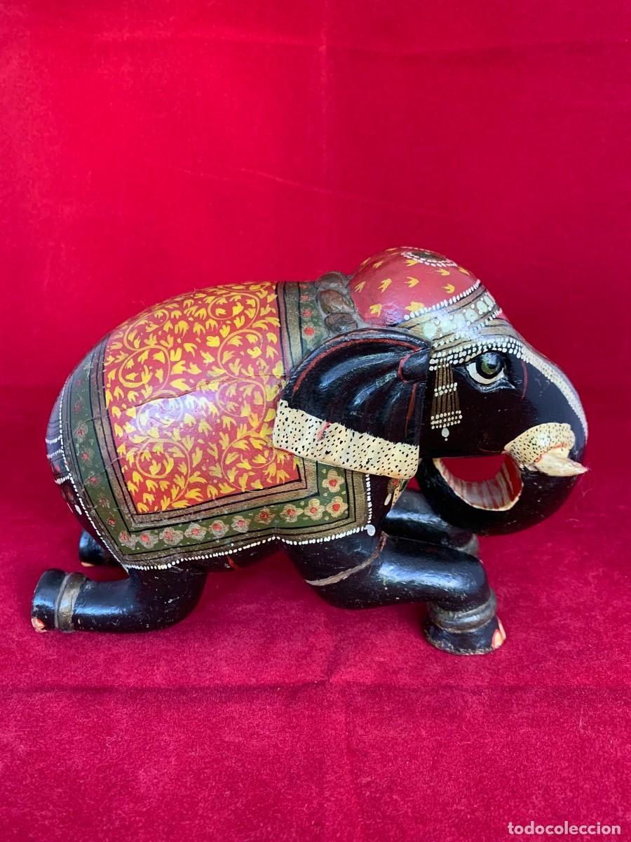 Antig&uuml;edades: ELEFANTE FIGURA DE MADERA MACIZA POLICROMADA ANTIGUA