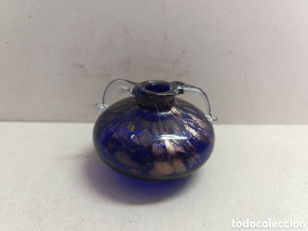 Antig&uuml;edades: JARRON TINTERO, JARRONCITO, DE VIDRIO SOPLADO ESTILO MURANO. EN AZUL CON INCLUSIONES DORADAS.