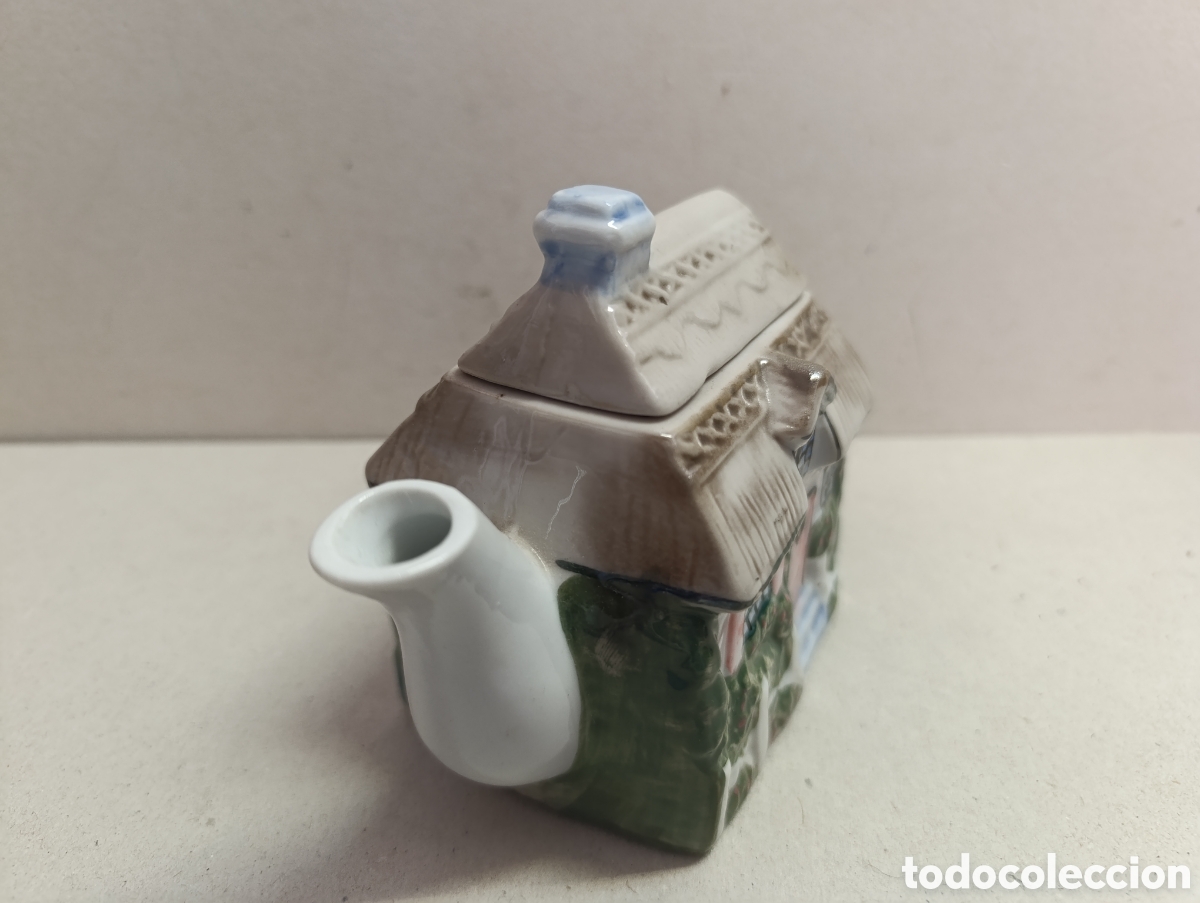 Antig&uuml;edades: TETERA PORCELANA REPRESENTANDO COTTAGE INGLES. - Foto 2