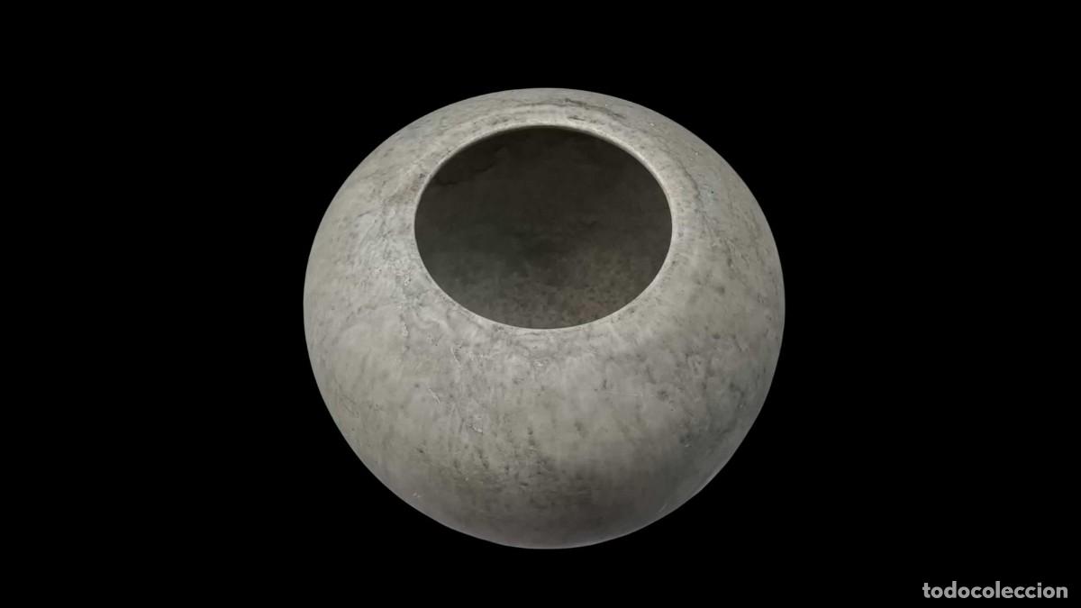 Antiquit&auml;ten: Botijo Florero Gris con Detalles de Movimiento, Cer&aacute;mica, 2005