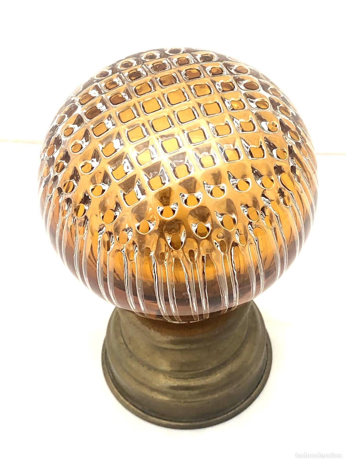 Antig&uuml;edades: Antigua Bola Pomo de remate para escalera en cristal nido de abeja &middot; Color Ambar