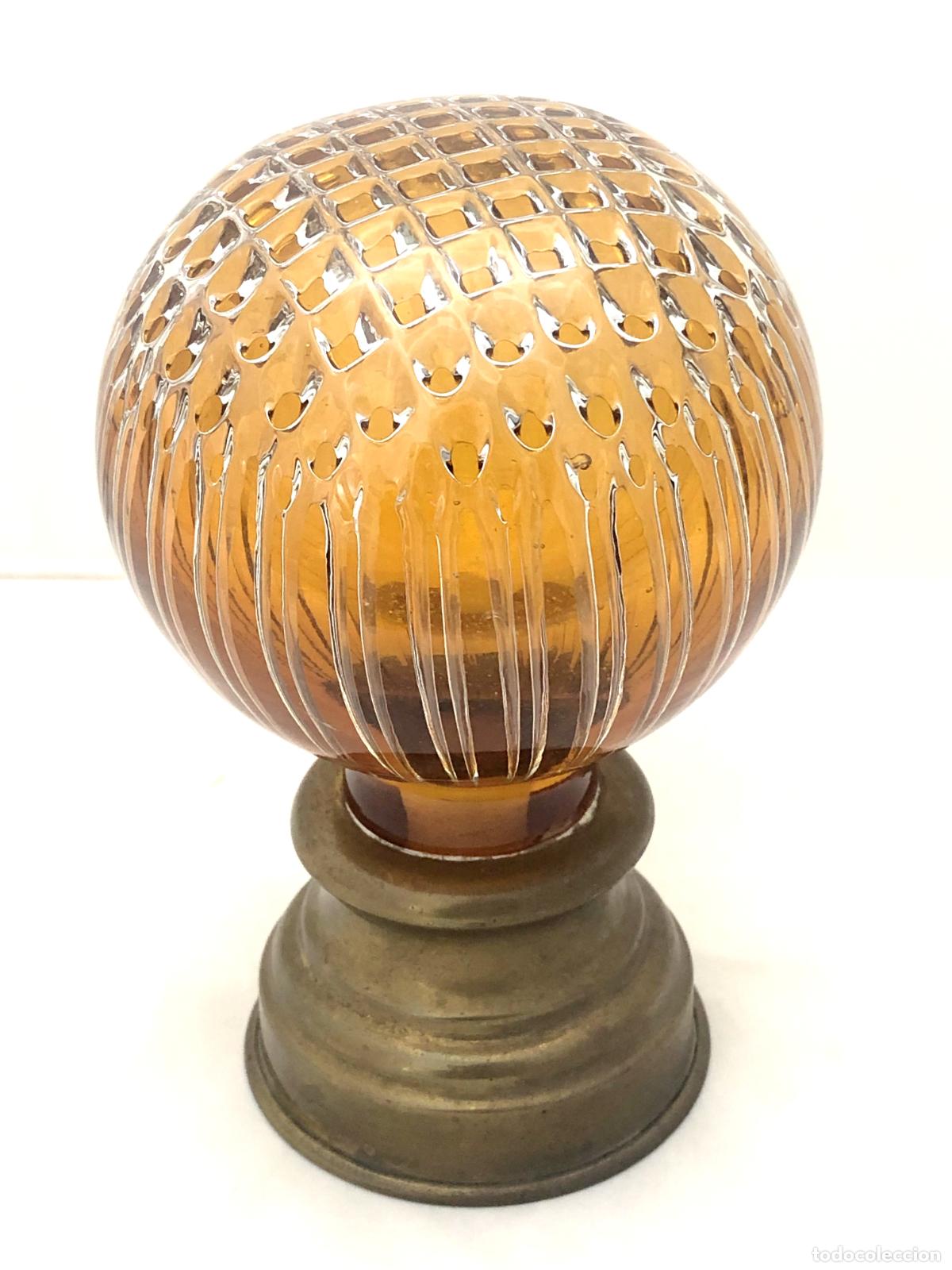 Antig&uuml;edades: Antigua Bola Pomo de remate para escalera en cristal nido de abeja &middot; Color Ambar