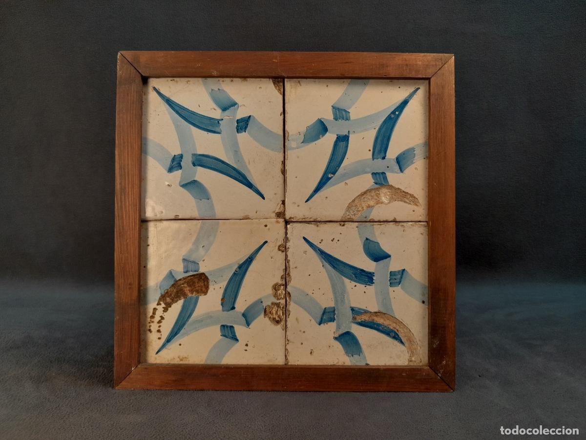 Antig&uuml;edades: 40.CONJUNTO DE CUATRO AZULEJOS DECORATIVOS EN LOZA ESMALTADA PINTADAS A MANO.PRINCIPIOS S. XX.