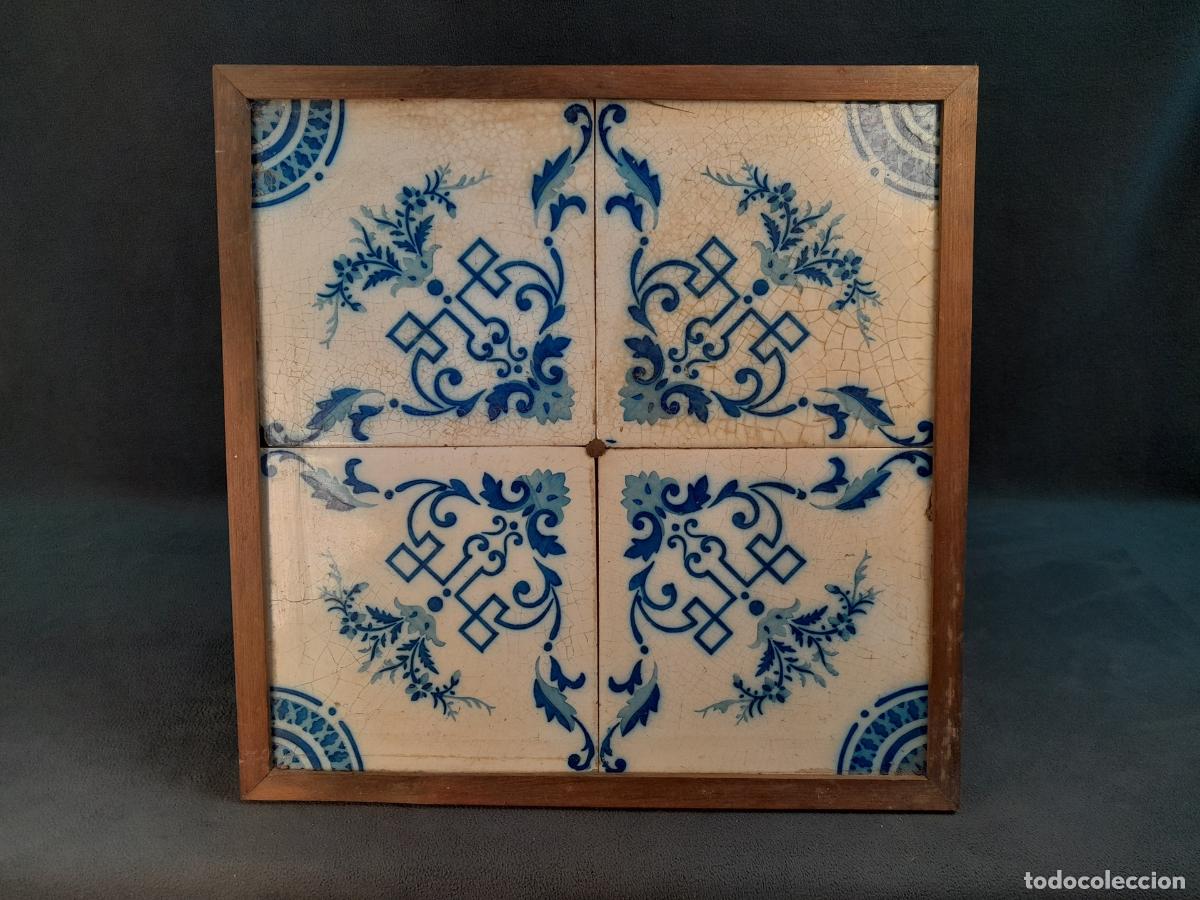 Antig&uuml;edades: 41.CONJUNTO DE CUATRO AZULEJOS DECORATIVOS GEOM&Eacute;TRICA PINTADAS A MANO.PRINCIPIOS S. XX.