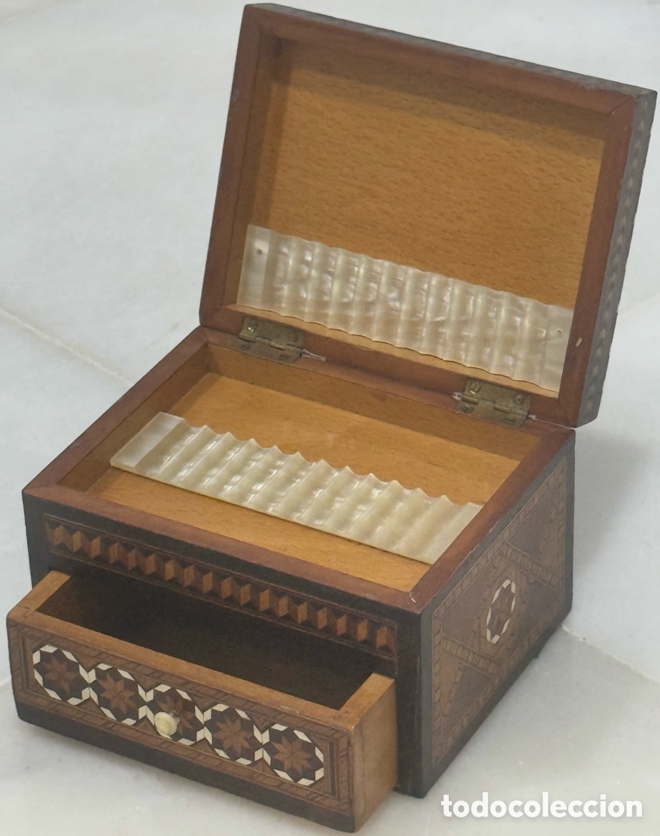 Antig&uuml;edades: ANTIGUA CAJA TABACO MARQUETER&Iacute;A TARACEA GRANADA