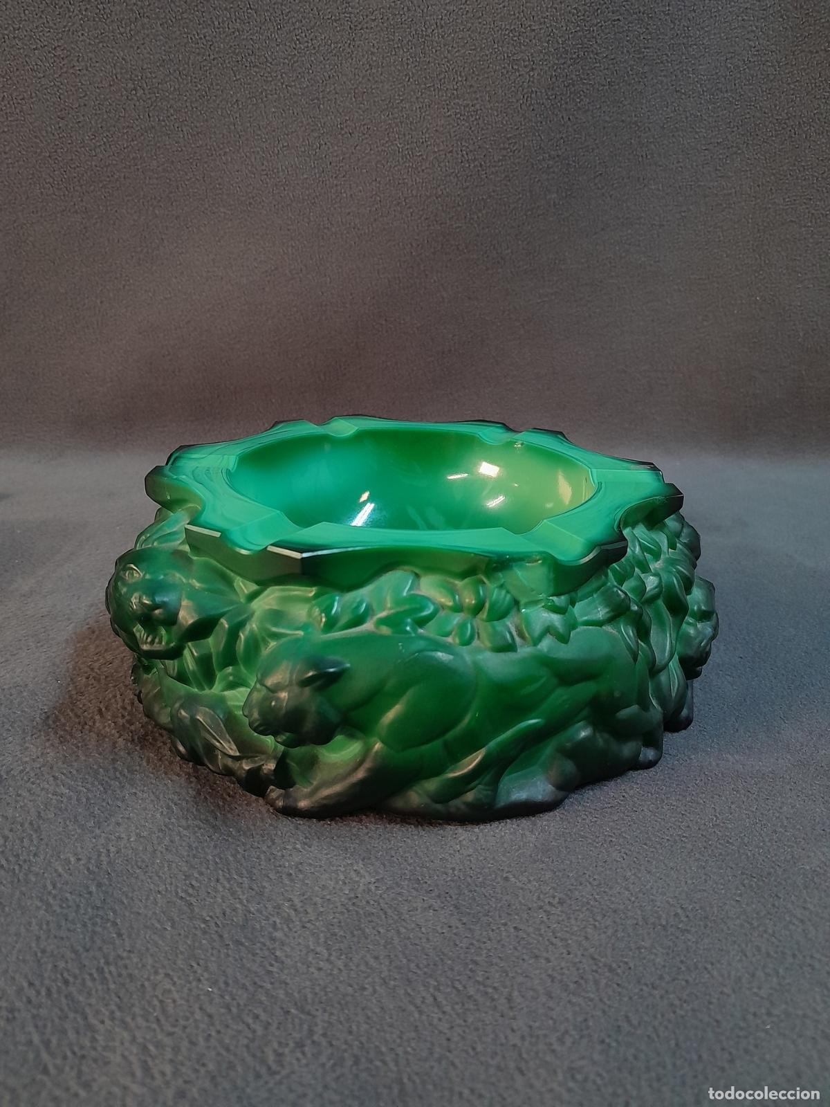Antig&uuml;edades: CENICERO ART D&Eacute;CO EN CRISTAL PRENSADO ESTILO MALAQUITA. SIGLO XX