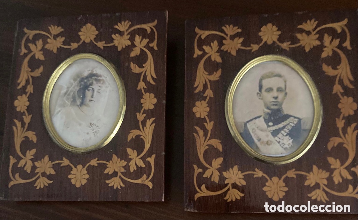 Antig&uuml;edades: Pareja de cuadros de Alfonso XIII y Victoria Eugenia enmarcados en marqueter&iacute;a