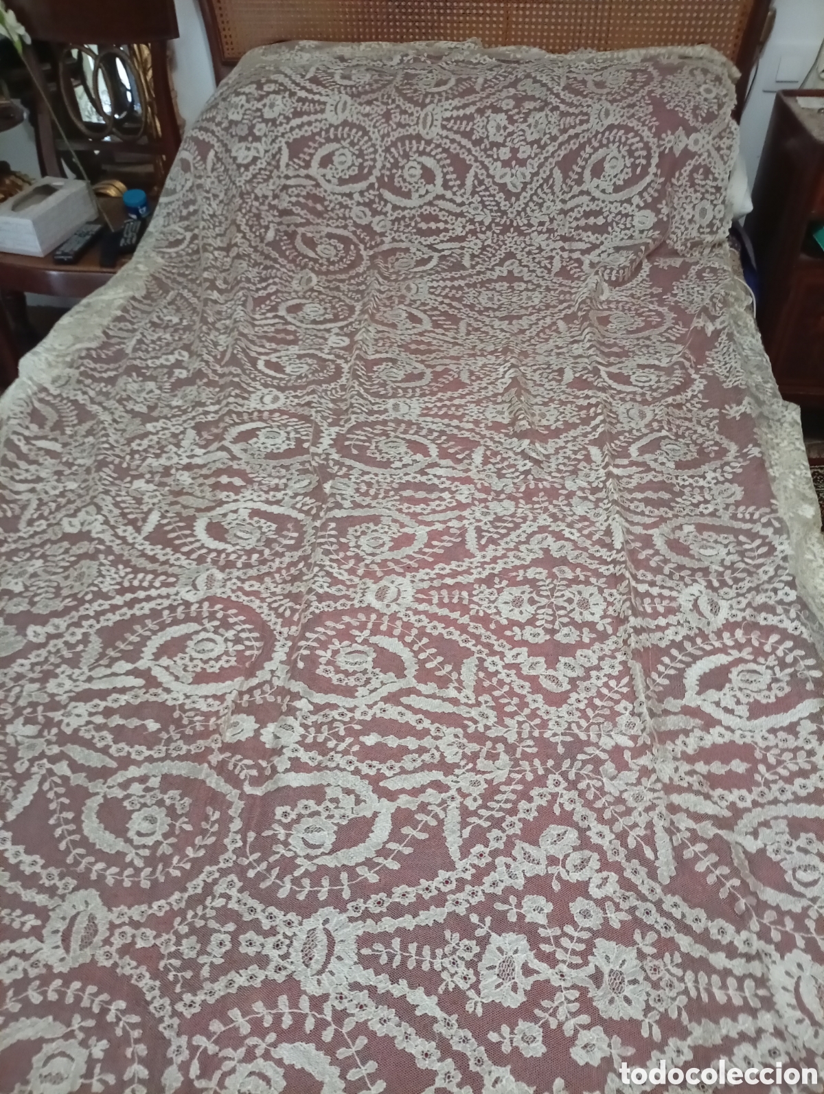 Antig&uuml;edades: Mantilla encaje granada de seda - Foto 4