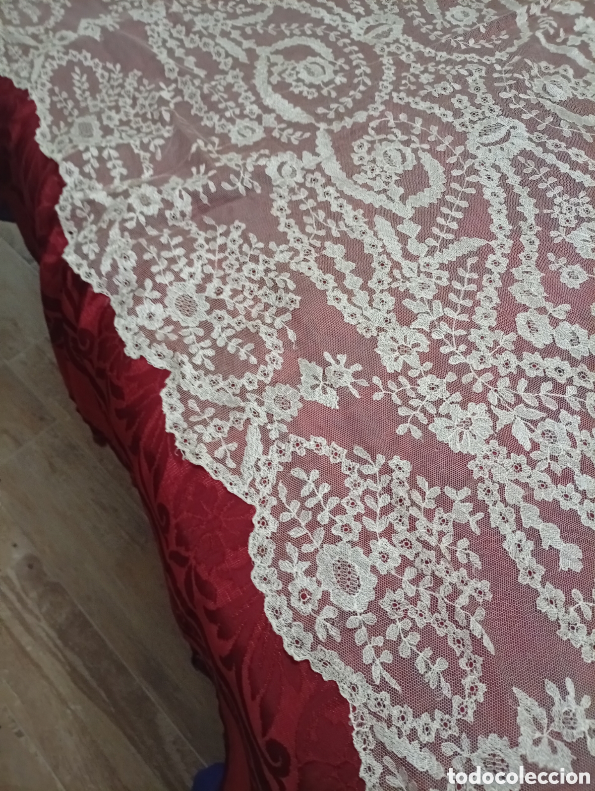 Antig&uuml;edades: Mantilla encaje granada de seda - Foto 6