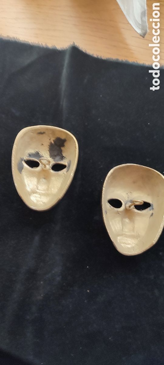 Antig&uuml;edades: Dos m&aacute;scaras de bronce de 1950 para colgar - Foto 2