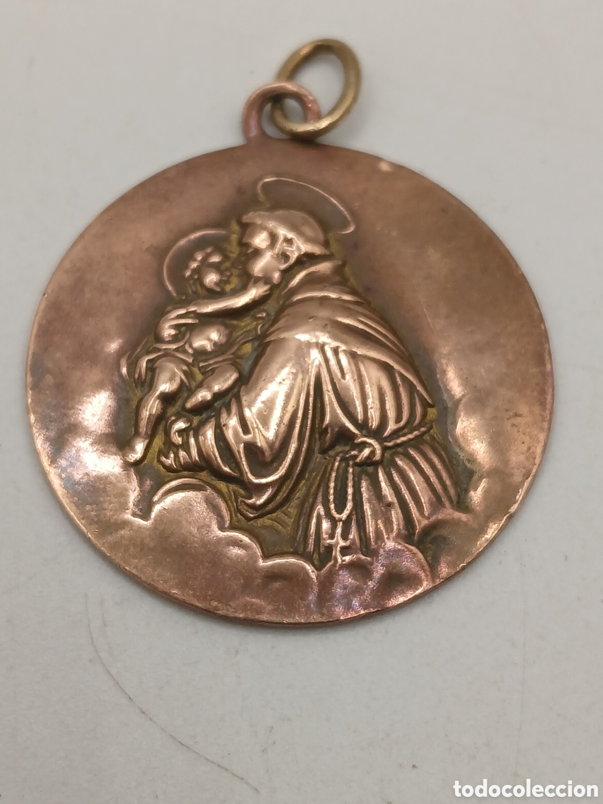 Antig&uuml;edades: Antigua medalla religiosa lat&oacute;n dorado