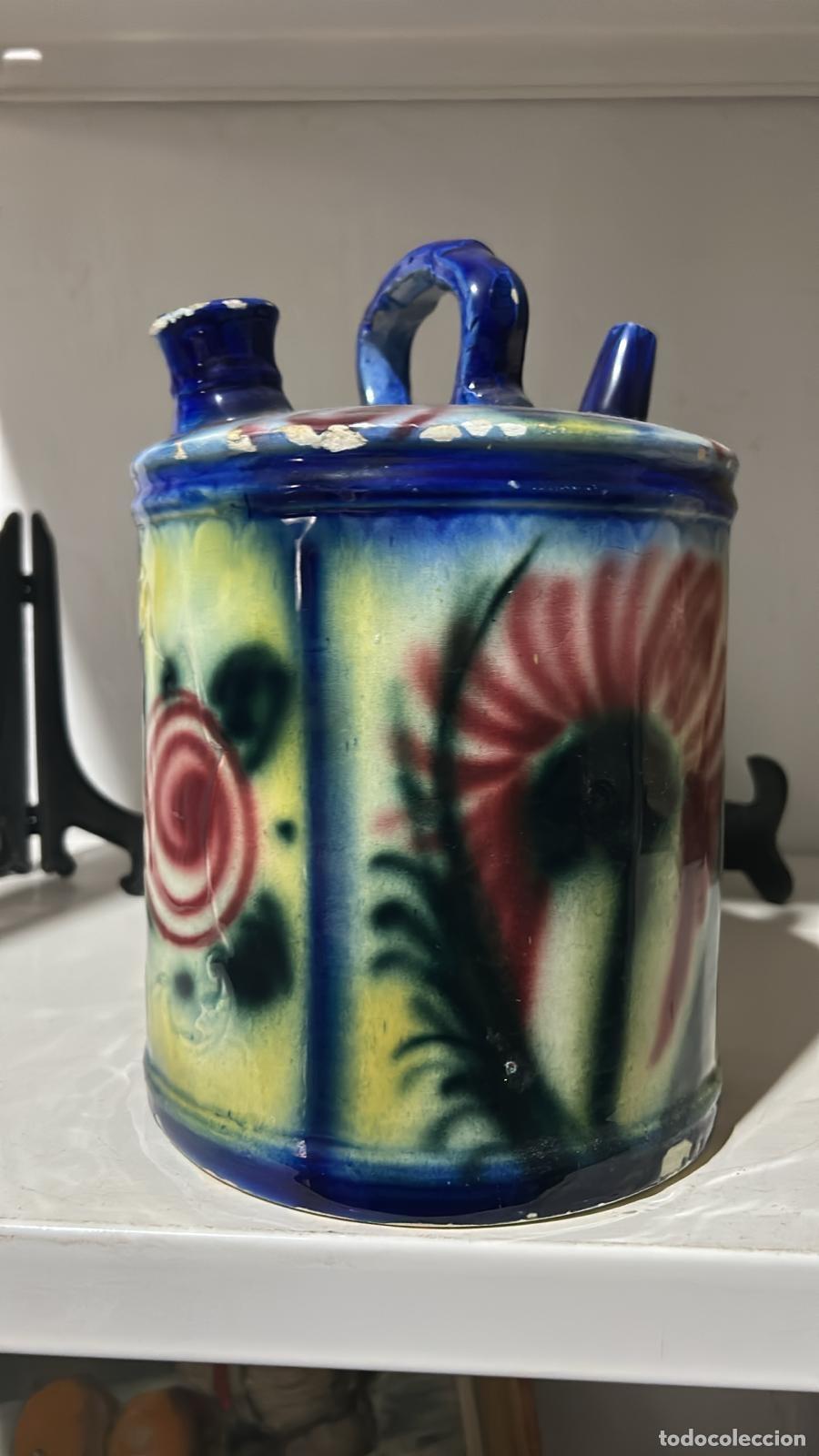 Antig&uuml;edades: Botijo antiguo de Manises cer&aacute;mico en relieve 24cm