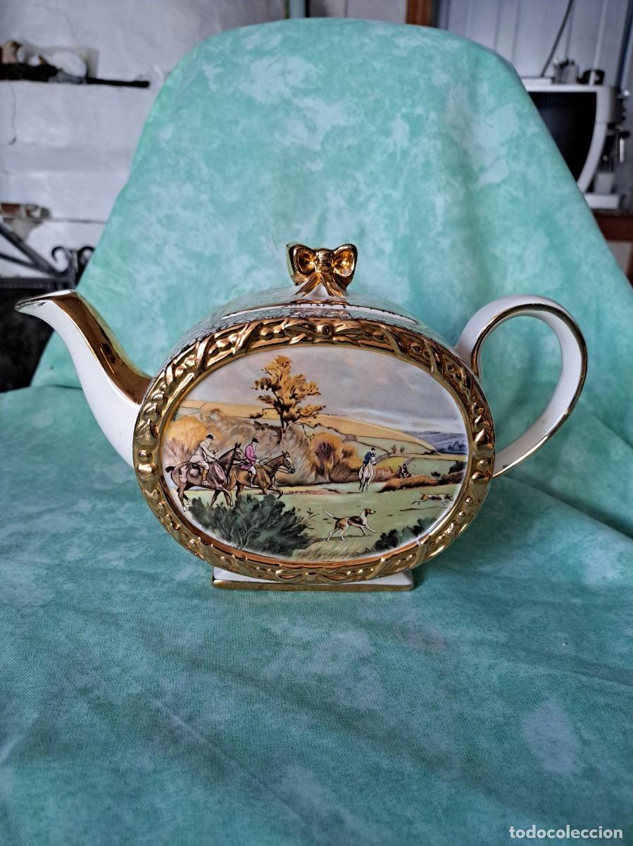 Antig&uuml;edades: Tetera de porcelana Sadler Escena de caza campestre, d&eacute;cada de 1940, con oro