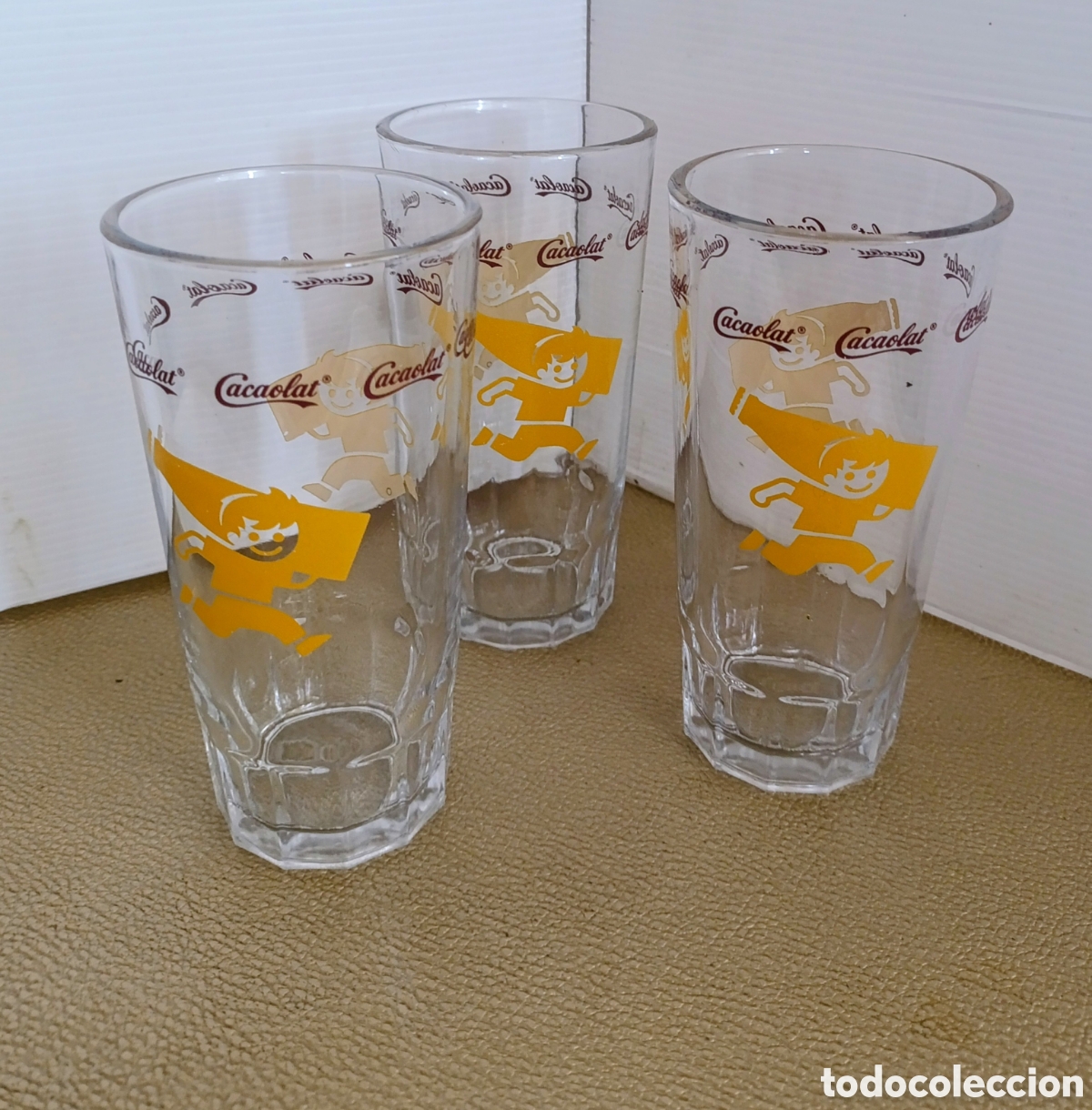 Antig&uuml;edades: Lote de 3 vasos Largos de Cola cao - Foto 3