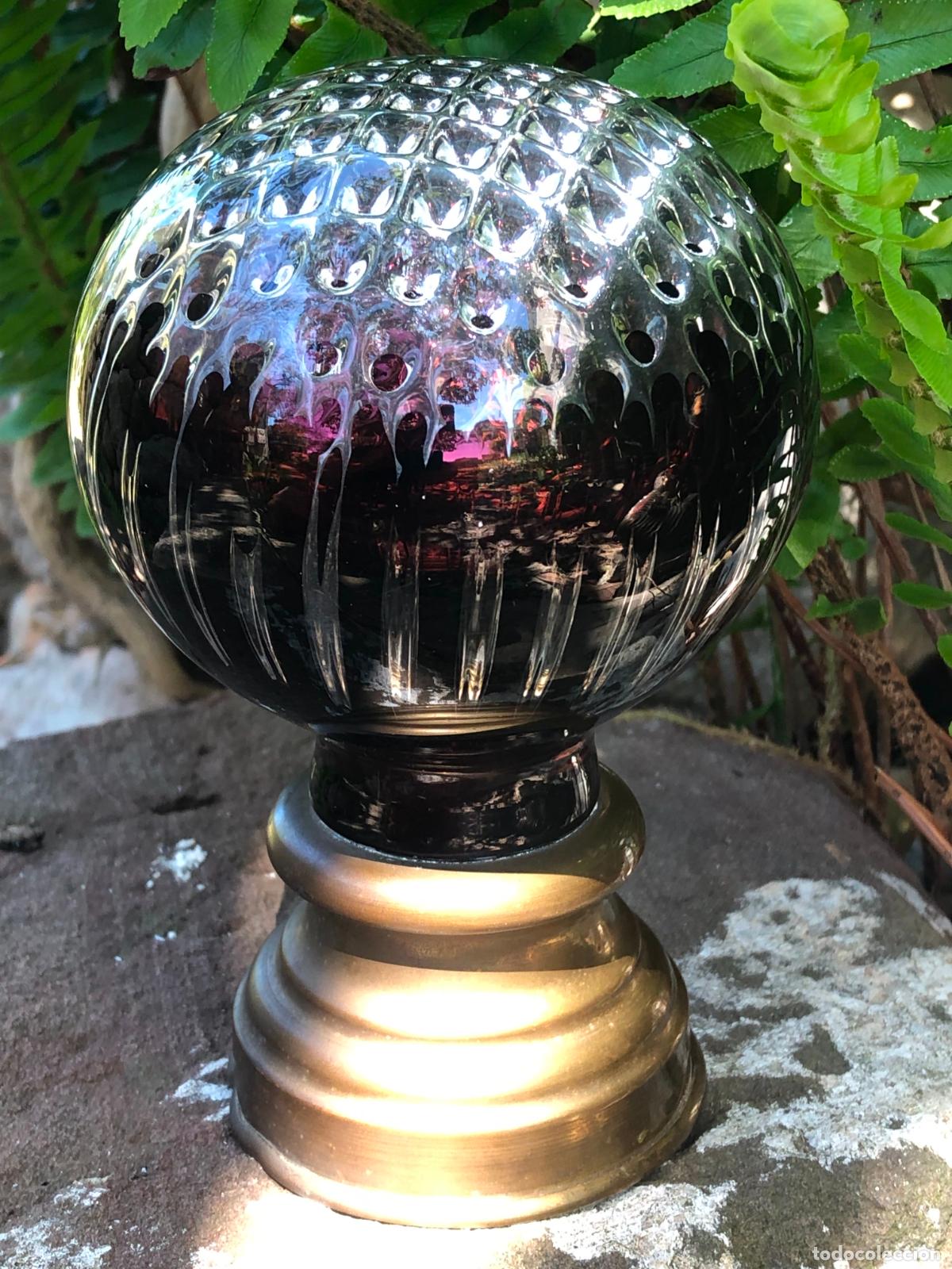 Antig&uuml;edades: Antigua Bola Pomo remate para escalera en cristal panal de abeja &middot; Boule d'escalier &middot; Color Amatista