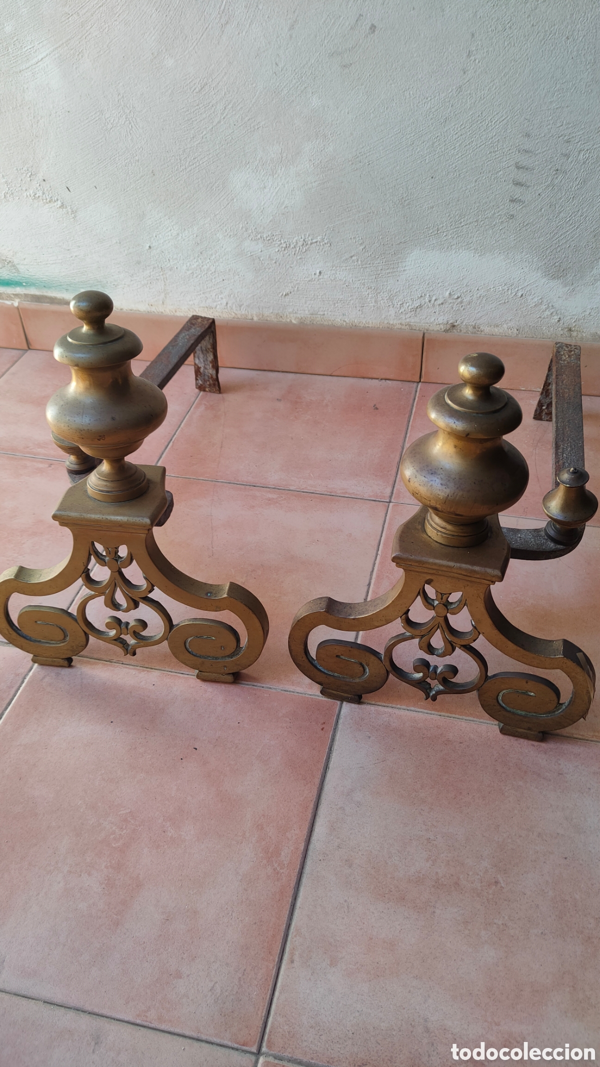 Antig&uuml;edades: MORILLOS DE CHIMENEA EN BRONCE E HIERRO FORJADO.ESTILO CL&Aacute;SICO.VOLUTAS CALADAS.SIGLO XIX.