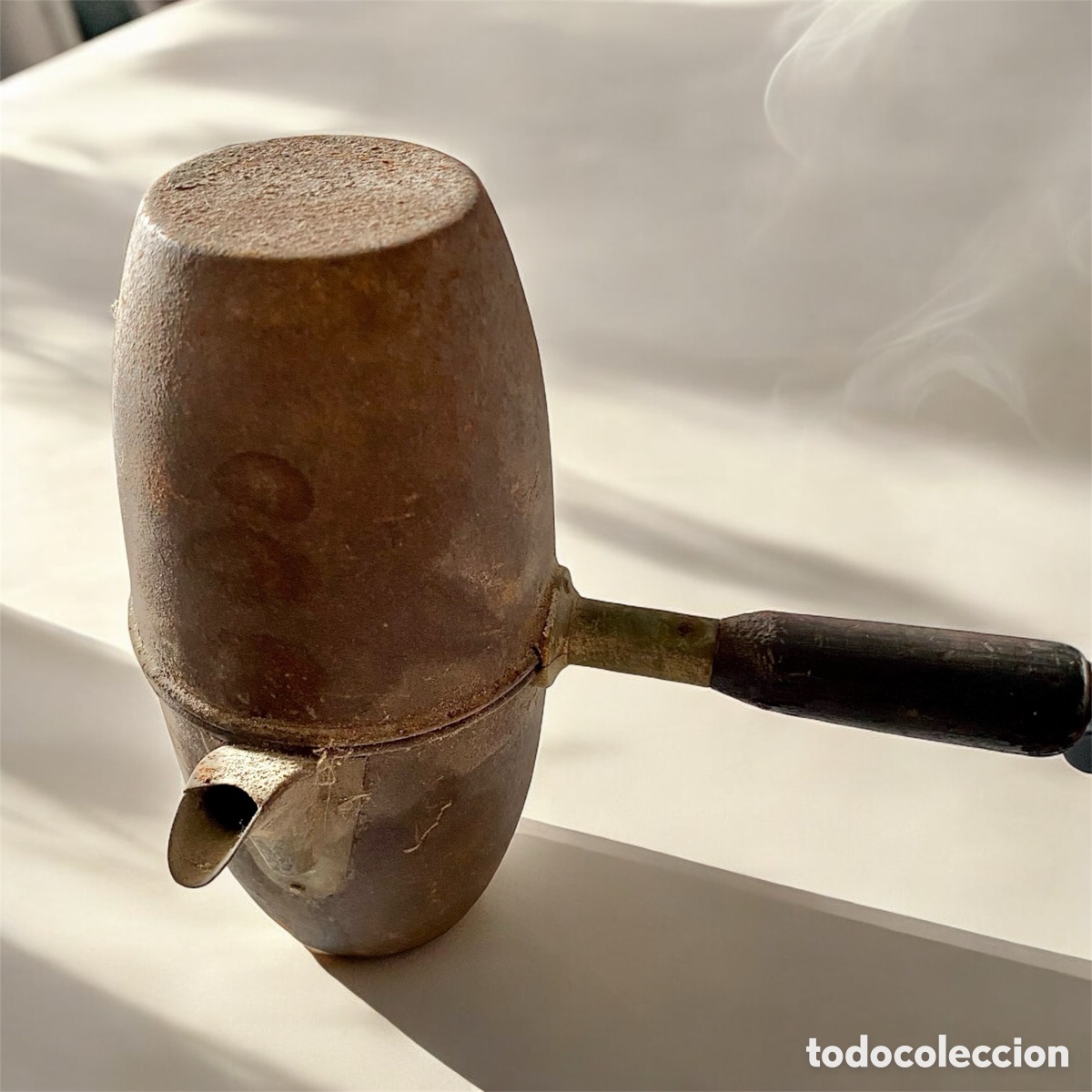 Antig&uuml;edades: &ldquo;Cafetera Rusa&rdquo; muy antigua en metal.
