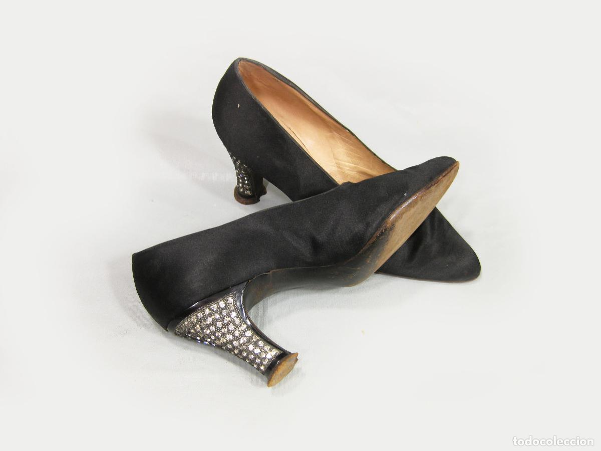 Antig&uuml;edades: ANTIGUA PAREJA DE ZAPATOS DE MUJER CON TACONES DE CRISTALES O PIEDRAS. ORTIZ. ZAPATER&Iacute;A MODERNA.