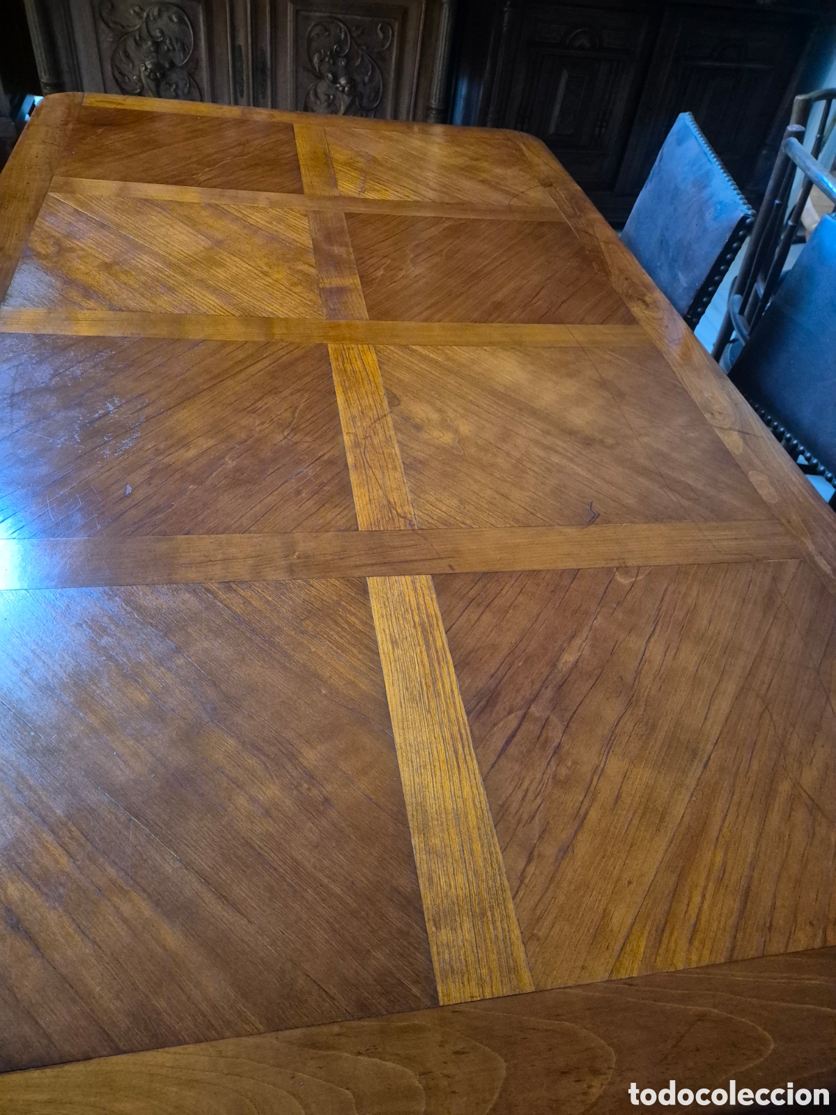 Antig&uuml;edades: Mesa estilo Luis 15 de casta&ntilde;o macizo