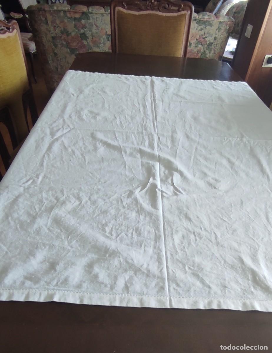 Antig&uuml;edades: ANTIGUO MANTEL DE TE O MERIENDA BLANCO BORDADO A MANO Y VAINICA. MEDIDAS 116 X 116