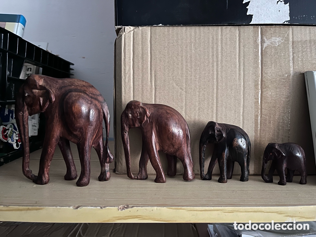 Antig&uuml;edades: Lote de 4 elefantes antiguos de madera
