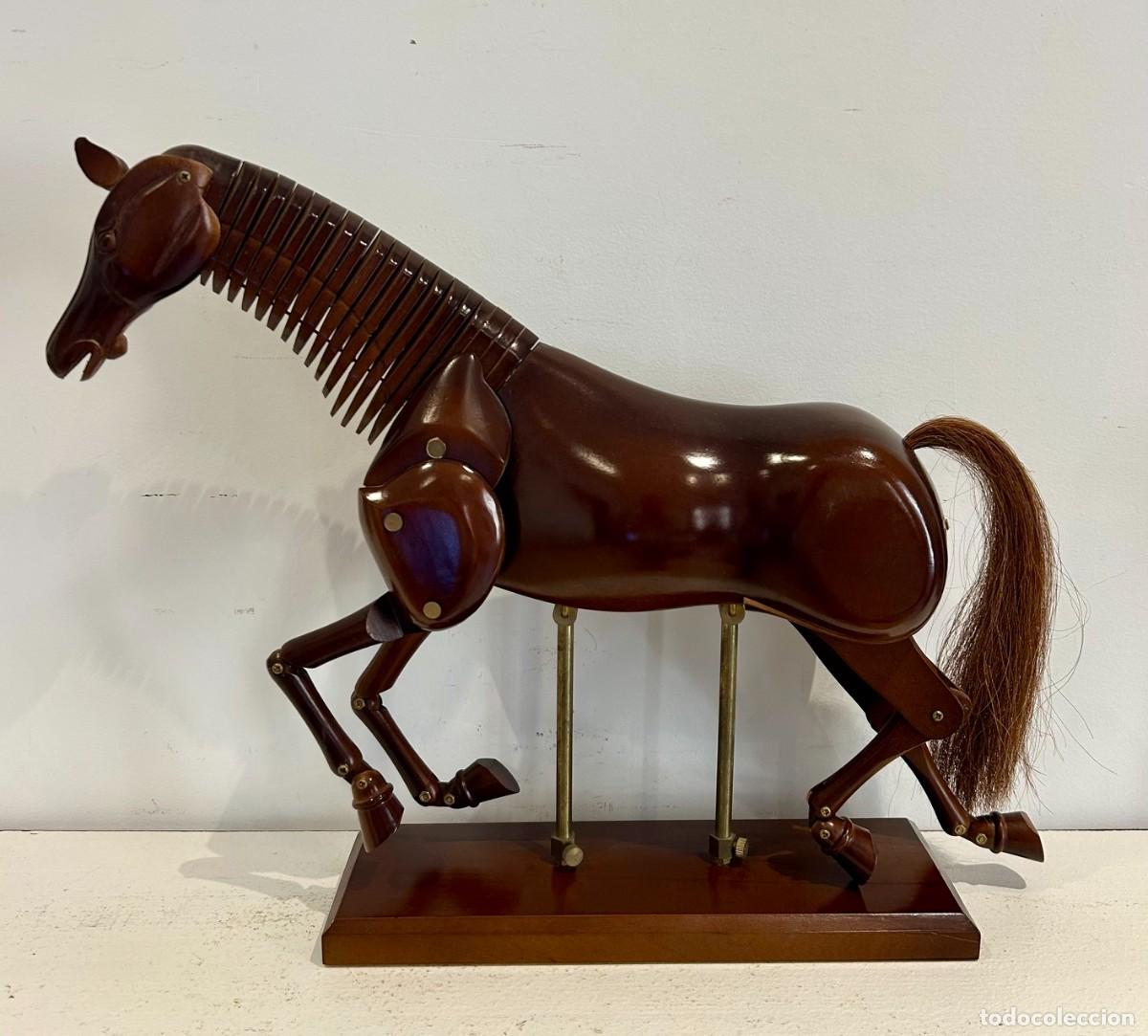 Antig&uuml;edades: Modelo de Caballo en Madera Articulado. Tamano grande