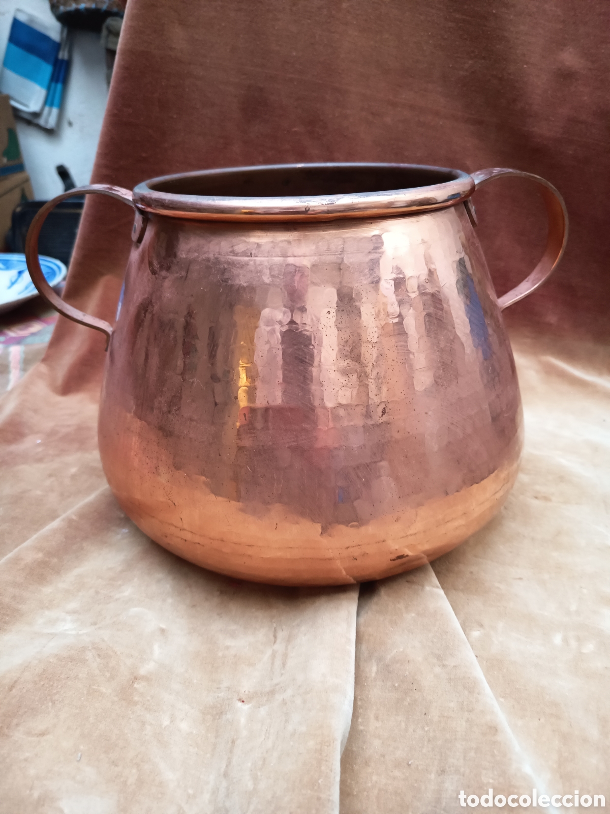Antig&uuml;edades: Olla de cobre con asas labradas - Foto 2