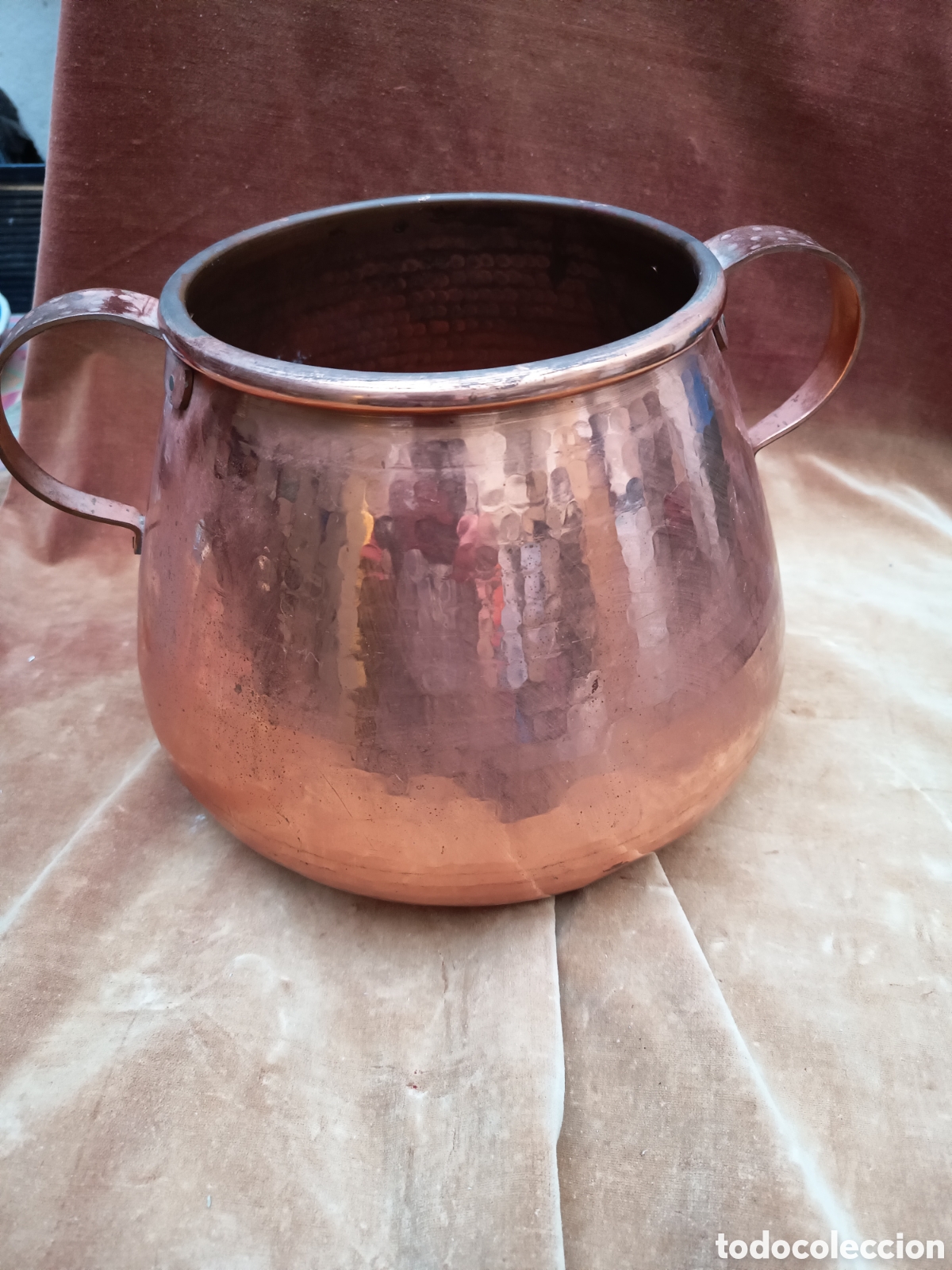 Antig&uuml;edades: Olla de cobre con asas labradas - Foto 1