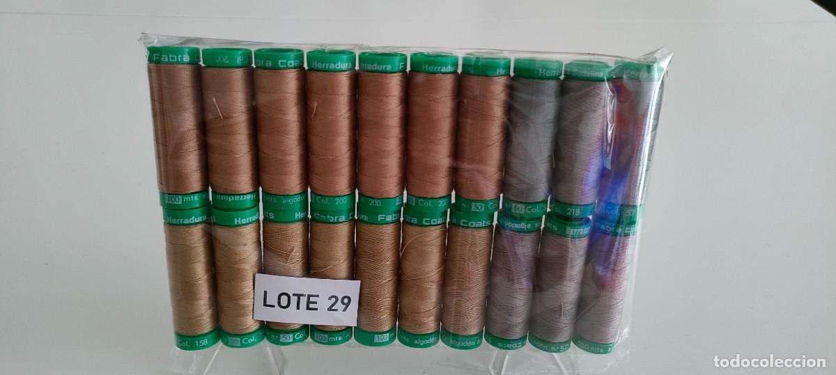 Antig&uuml;edades: 20 bobinas Fabra Coats Herradura algod&oacute;n n&ordm;50 (Lote 29)