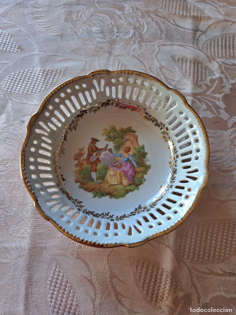 Antig&uuml;edades: Antiguo plato calado de porcelana schwarzenhammer bavaria, imagen Fragonard