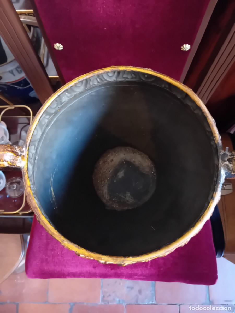 Antig&uuml;edades: Macetero de hierro marmoleado de estilo romano - Foto 6