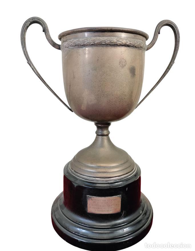 Antig&uuml;edades: COPA DE LA FERIA INTERNACIONAL DE AVIACI&Oacute;N CIVIL. METAL PLATEADO. ESPA&Ntilde;A. SIGLO XX.
