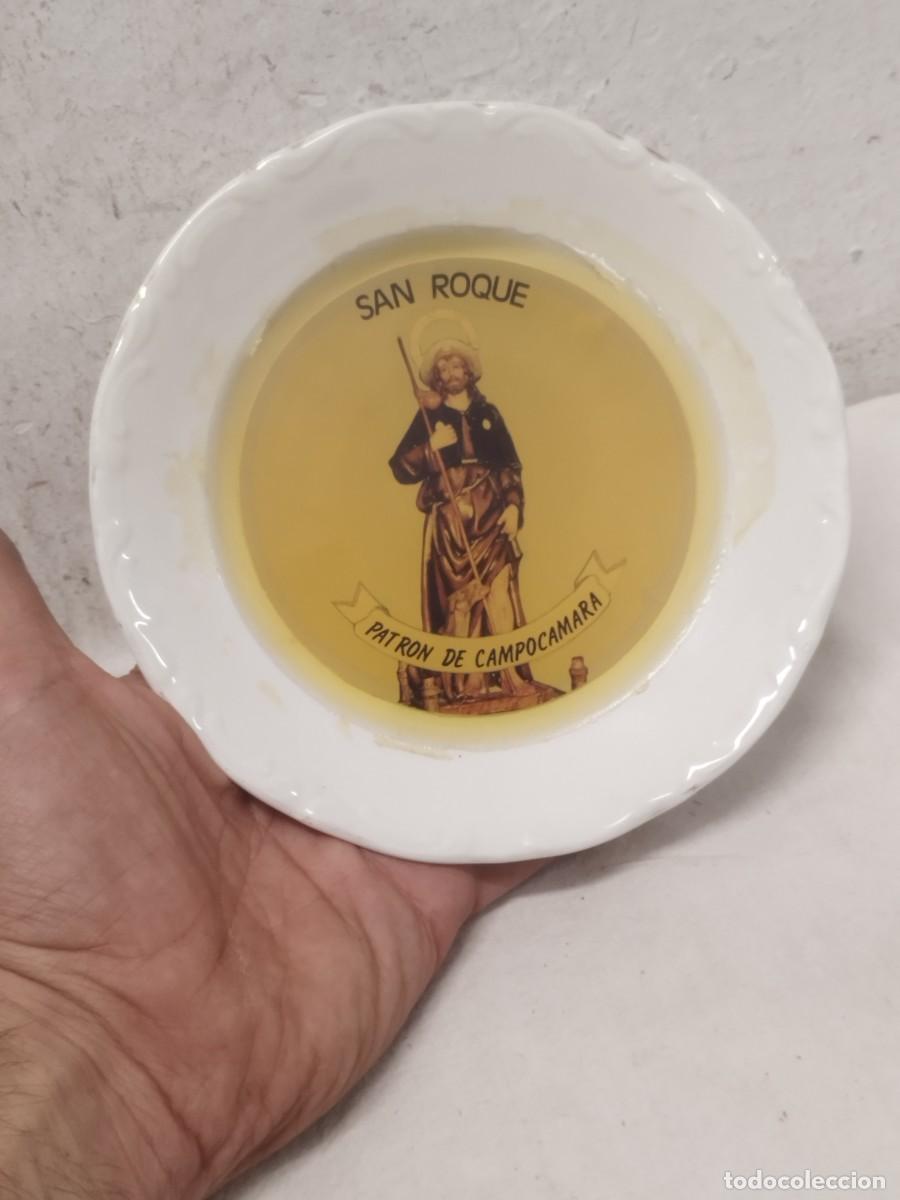 Antig&uuml;edades: Antiguo plato religioso de San Roque, patr&oacute;n de campo c&aacute;mara. En porcelana.