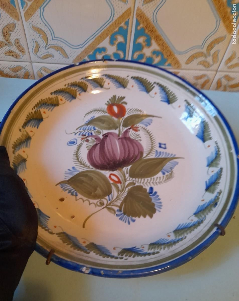 Antig&uuml;edades: Plato Cer&aacute;mica valenciana Manises decorado con una granada 26 cm di&aacute;metro
